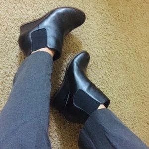 SUSINA Altair Leather Chelsea Wedge Boots Booties